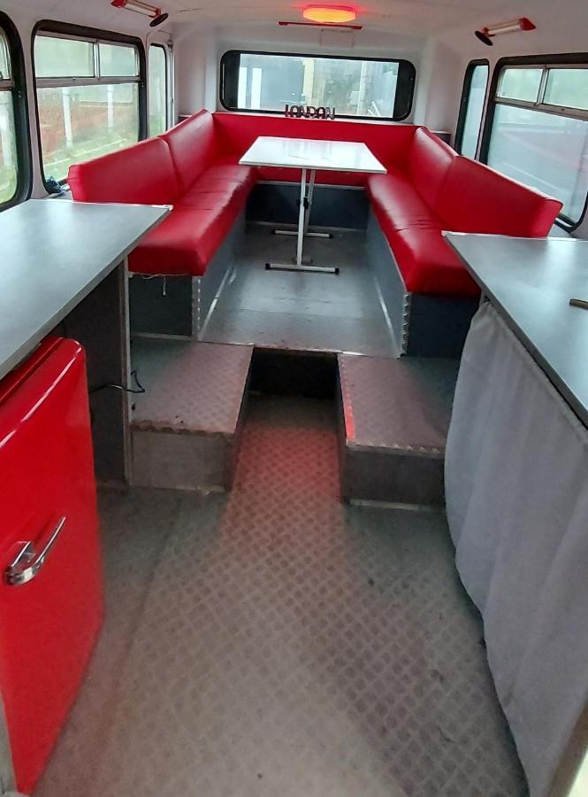 Insolite Bus Anglais Le Buckinghambus Saint-Philbert-sur-Risle Exterior photo