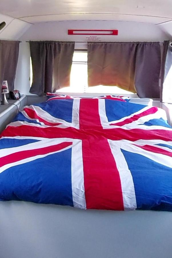 Insolite Bus Anglais Le Buckinghambus Saint-Philbert-sur-Risle Exterior photo
