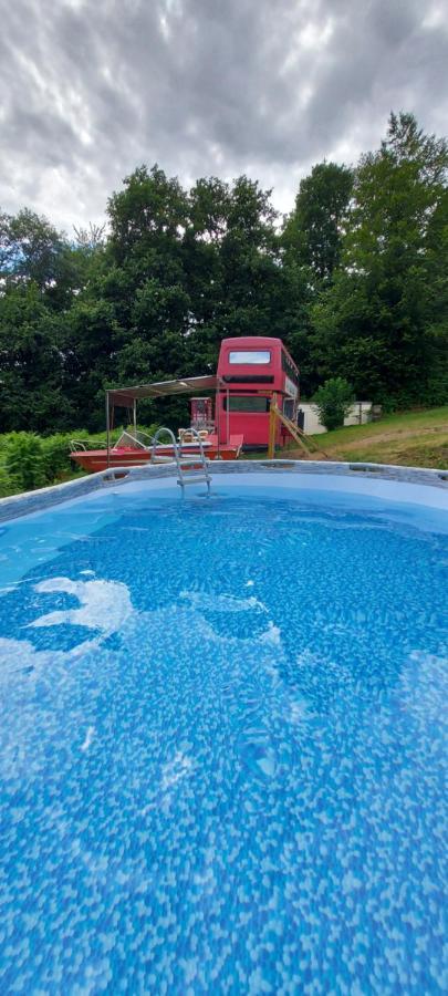 Insolite Bus Anglais Le Buckinghambus Saint-Philbert-sur-Risle Exterior photo