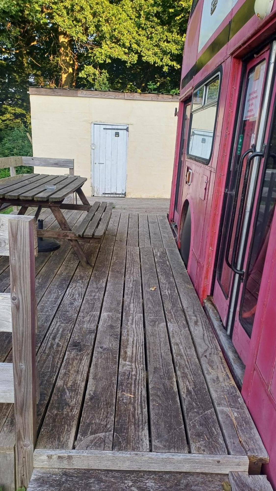 Insolite Bus Anglais Le Buckinghambus Saint-Philbert-sur-Risle Exterior photo